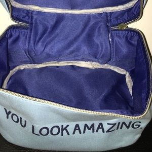 size is in pictures listed